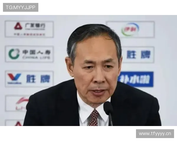 5.27号 北京男篮更衣室崩盘!许利民方硕互喷战术板,33分惨败背后谁之过 _北京队_比赛_镜头